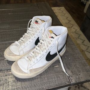 Women’s Nike Blazer Mid 77